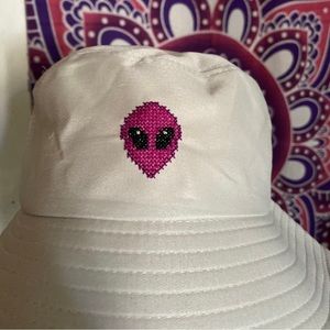 Alien hat. Hand stitched. Polyester hat. Crown measurement: 22.8 in